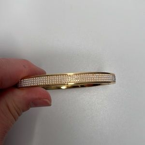 NWOT Talbots gold tone bracelet, with pearl accents, magnetic closure!